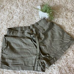 Tan green jungle Safari baggy stretchy casual tropical shorts. Adjustabl…